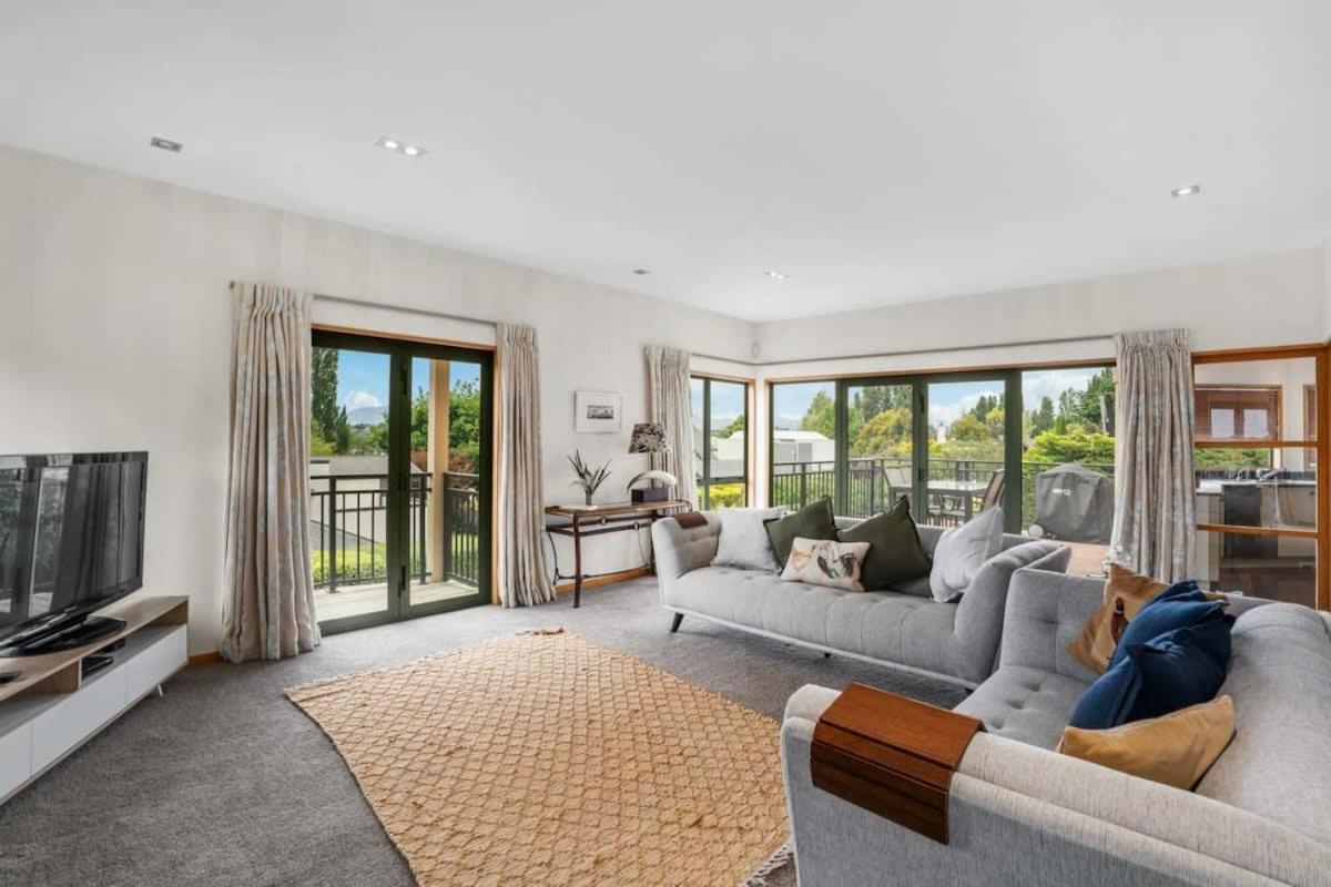Lake View Villa Wanaka Exterior photo